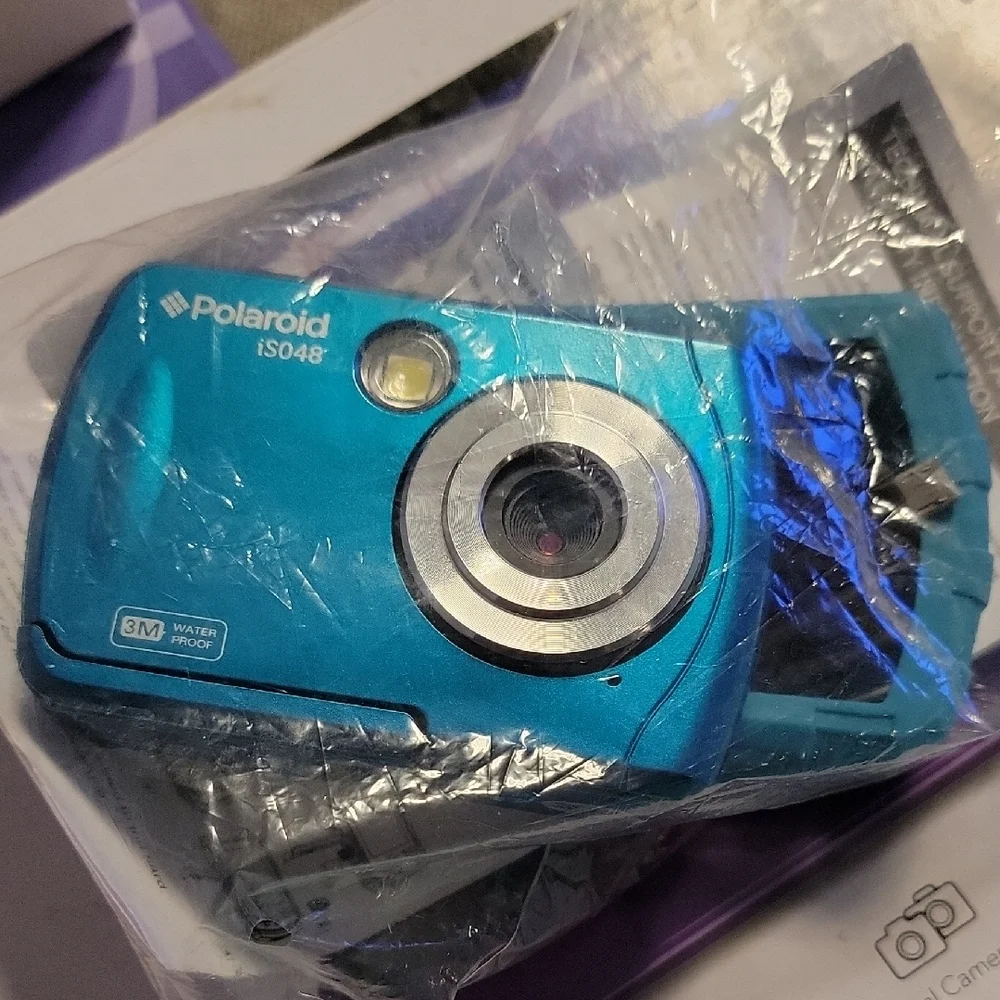 Polaroid iS048 Blue Digital Point-and-Shoot Camera with Blue Silicone Case